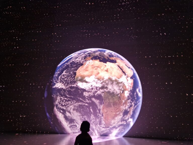 Besuch AEC mit Ausstellung “Connected Earth”