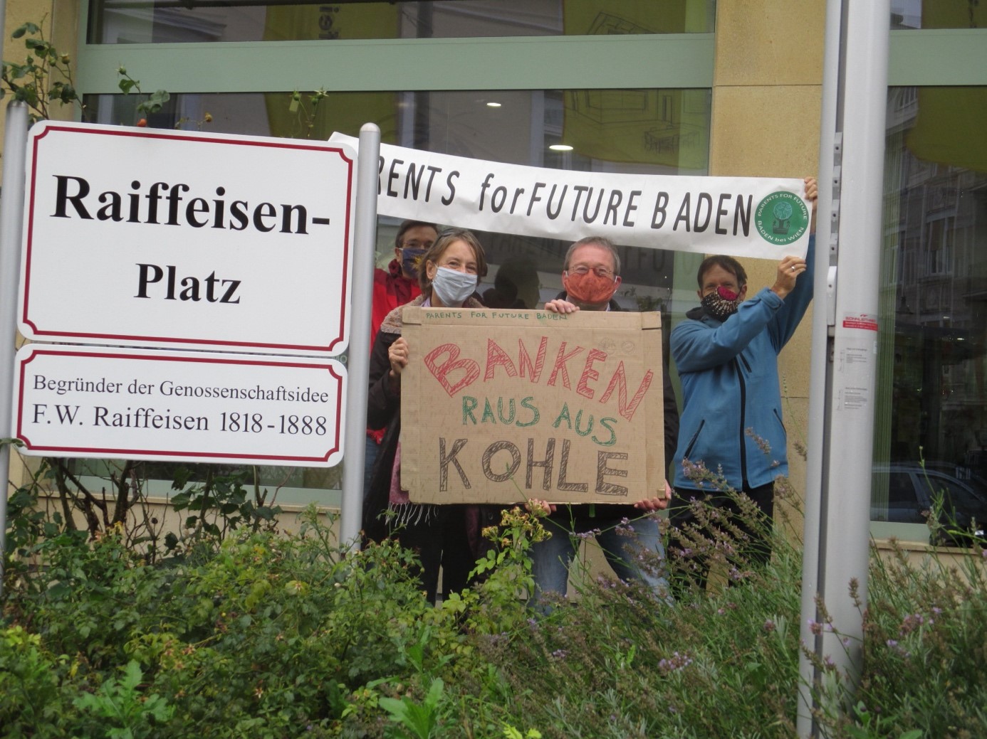 Read more about the article Fridays for Future fordert ein Ende der Finanzierung der Kohleindustrie durch Erste Bank und Raiffeisen Bank
