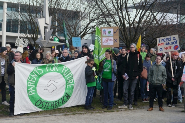 Read more about the article Parents beim weltweiten Klimastreik in Linz (3.3.2023)