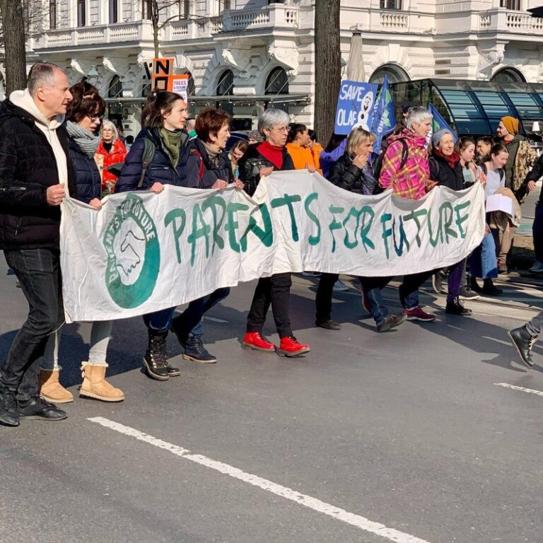 Read more about the article 12. Weltweiter Klimastreik in Wien am 3. März 2023 – Wir Parents waren natürlich dabei!