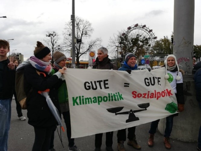 Solidaritätsaktion zum öffentlichen Protest am Praterstern